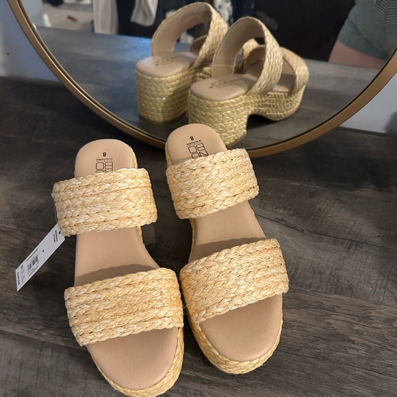 No Boundaries Women's Raffia Double Band Platform Sandals - Picture 3 of 5